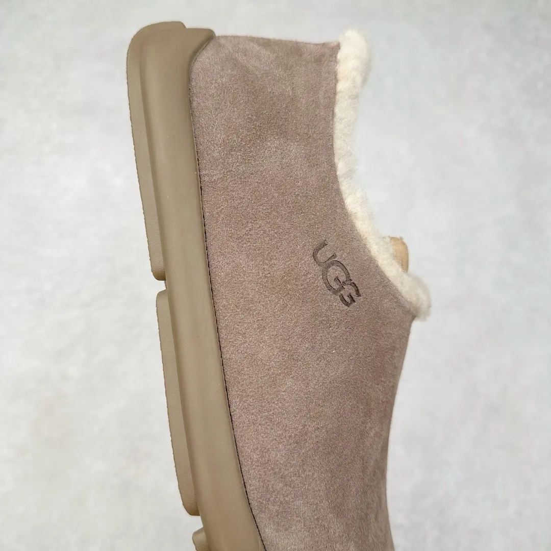 Pick up locally💰520 UGG 1688 Little Potato all-inclusive autumn and winter sheep fur integrated snow boots. All shoes are made from the same factory as ZP. Longfeng A-grade Australian imported sheep fur integrated brand OEM production line. Fully follow the ZP process. OEM original pattern maker adheres to the principle of no original shoes and no development selection. Pay attention to every detail. The most authentic version on the market TREADLITE "Light Wing" technology outsole Lightweight/durable/flexible/pile size: 35 36 37 38 39 40 Coding: by2936090